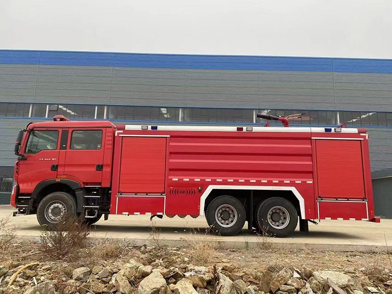 HOWO 18 Ton Foam Water Fire Truck high quality